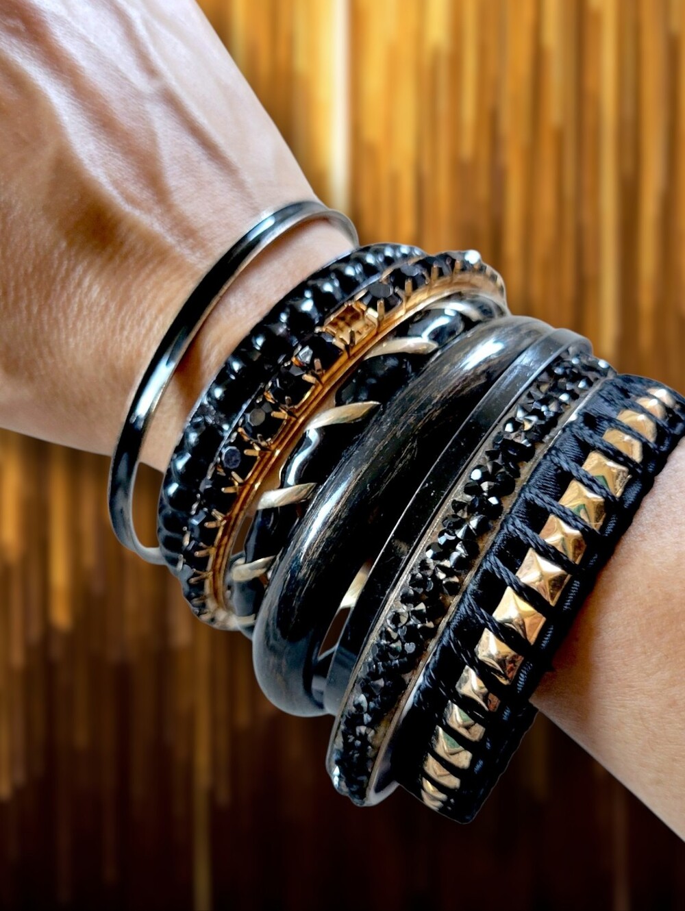 Mixed Y2K Black/Gold Stacked Bangle Bracelet Bundle [8pc]